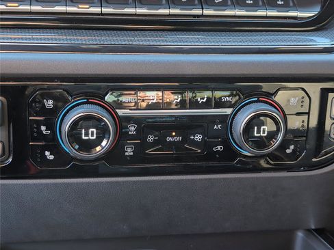 Used 2022 Chevrolet Silverado 1500 ZR2 image 17