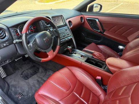 Used 2016 Nissan GT-R Premium image 13