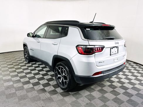Used 2025 Jeep Compass Limited AWD/4WD image 5