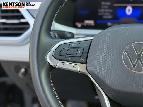 Used 2025 Volkswagen Taos SE image 21