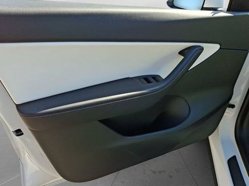 Used 2021 Tesla Model Y Long Range AWD/4WD image 12