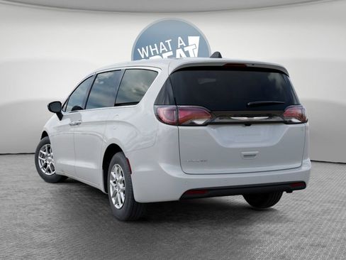 New 2026 Chrysler Voyager LX FWD image 4