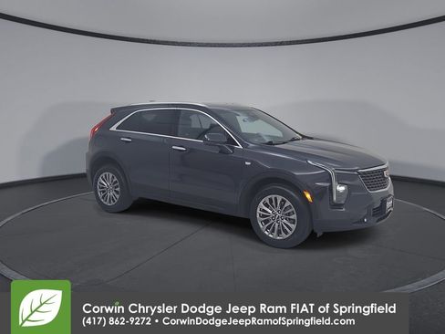 Used 2025 Cadillac XT4 Premium Luxury image 2