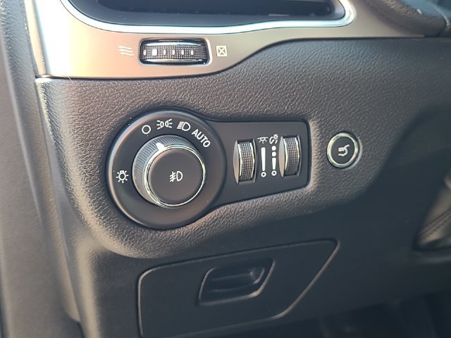 Used 2022 Jeep Cherokee Latitude Lux w/ Sun & Sound Group AWD/4WD image 16