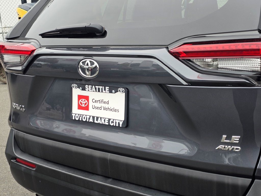 Certified 2021 Toyota RAV4 LE AWD/4WD image 13