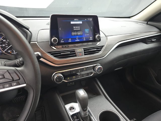 Used 2025 Nissan Altima 2.5 SV FWD image 18