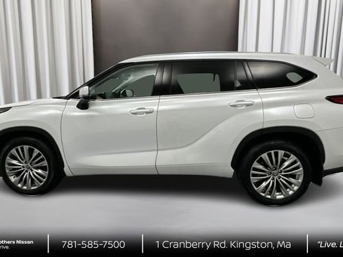 Used 2023 Toyota Highlander Platinum AWD/4WD image 7