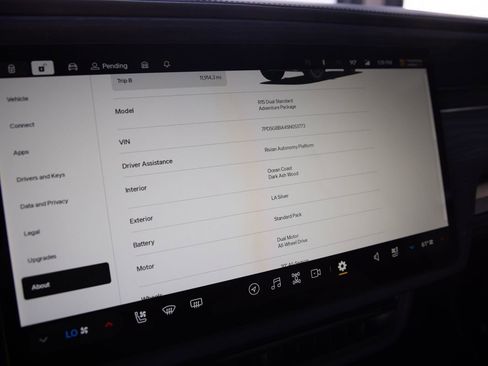 Used 2025 Rivian R1S Adventure image 28