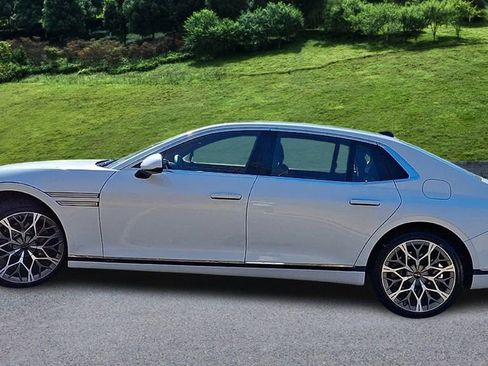 Used 2025 Genesis G90 3.5T image 5