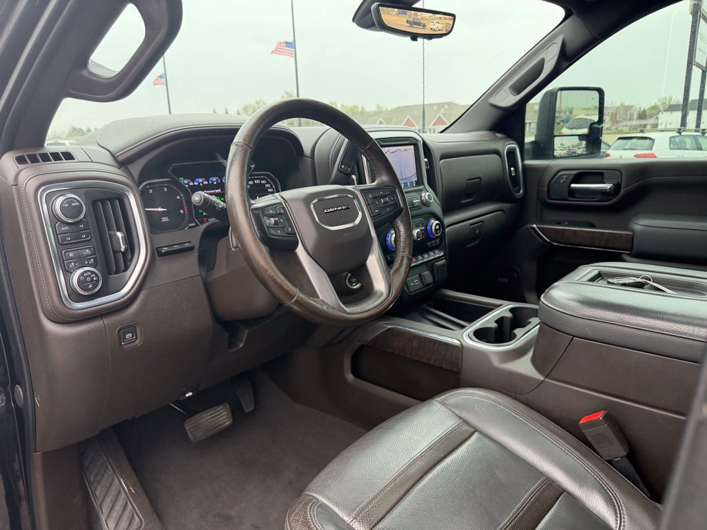 Used 2022 GMC Sierra 2500 Denali w/ Denali Black Diamond Edition AWD/4WD image 22