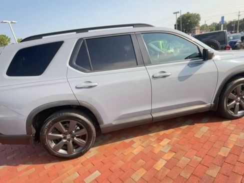 Certified 2023 Honda Pilot Sport image 2