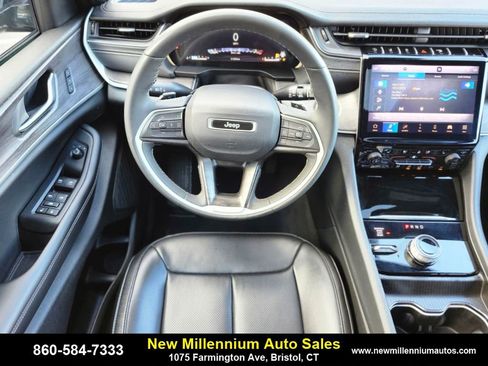 Used 2024 Jeep Grand Cherokee L Limited w/ Luxury Tech Group II image 13