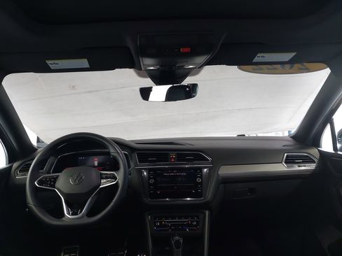 Used 2022 Volkswagen Tiguan SE R-Line AWD/4WD image 5