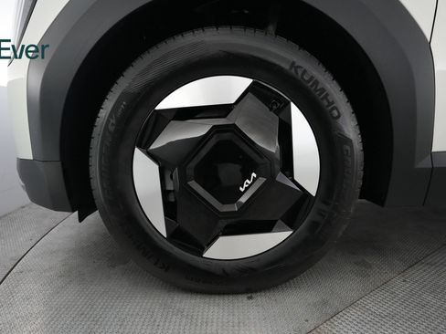 Used 2024 Kia EV9 Light Long Range RWD image 19