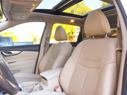 Used 2016 Nissan Rogue SL w/ SL Premium Package image 5