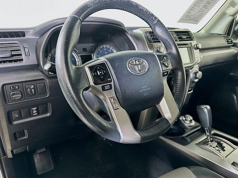 Used 2017 Toyota 4Runner SR5 Premium image 9