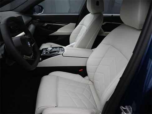 New 2025 BMW 530i w/ Executive Package image 20