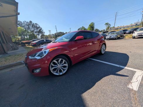 Used 2012 Hyundai Veloster w/ Style Pkg image 2
