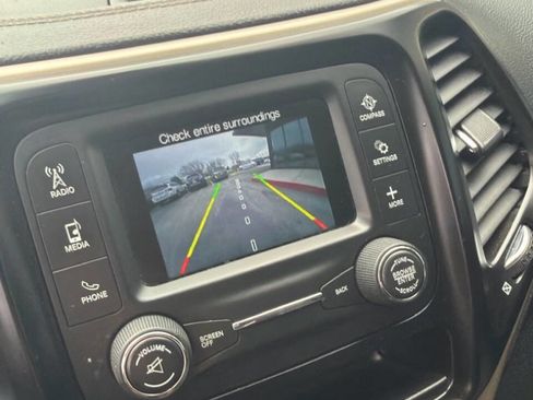 Used 2016 Jeep Cherokee Sport AWD/4WD image 14