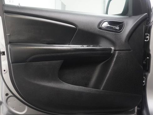 Used 2016 Dodge Journey SXT w/ Comfort/Convenience Group FWD image 25