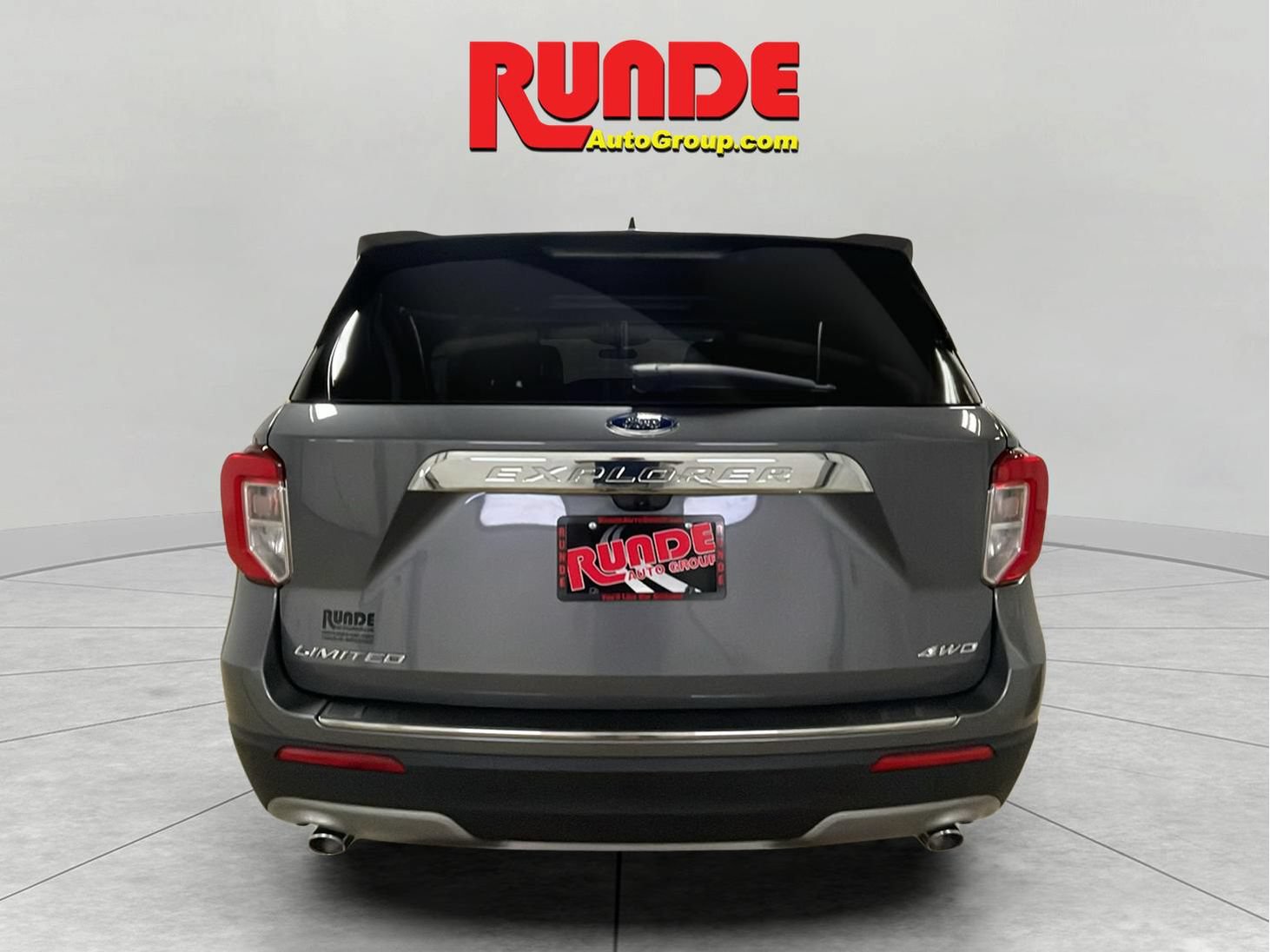 Used 2023 Ford Explorer Limited AWD/4WD image 4