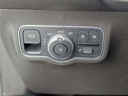 Used 2021 Mercedes-Benz GLB 250 4MATIC image 21