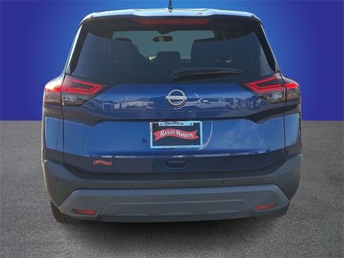 Used 2023 Nissan Rogue SV image 5