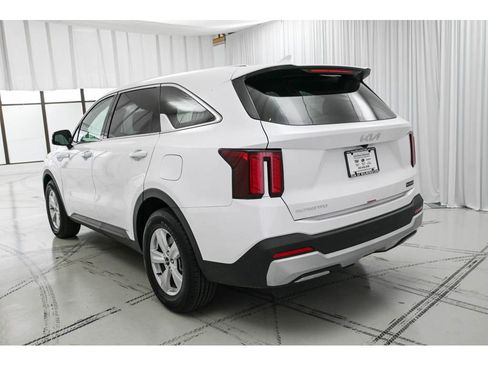 Certified 2025 Kia Sorento LX image 5