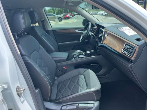 Used 2024 Volkswagen Atlas SE FWD image 38