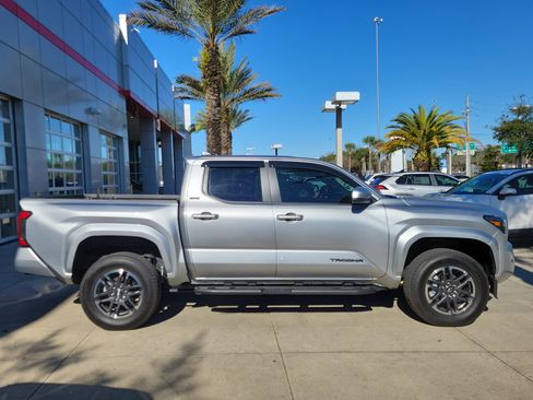 Certified 2025 Toyota Tacoma SR5 image 7