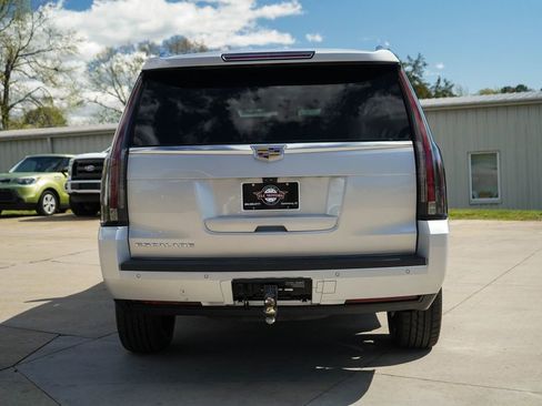 Used 2020 Cadillac Escalade Luxury image 13