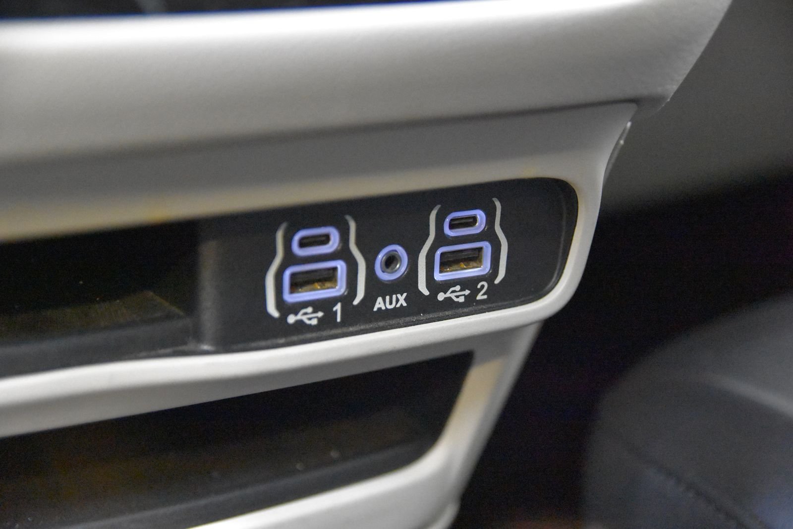Used 2023 Chrysler Pacifica Touring-L FWD image 25