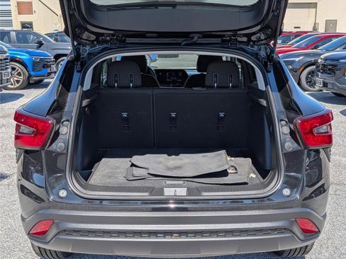 Used 2024 Chevrolet Trax LS w/ LS Convenience Package image 13