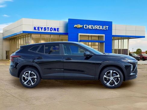 New 2026 Chevrolet Trax RS w/ Sunroof Package FWD image 8