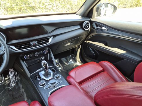 Used 2022 Alfa Romeo Stelvio Sprint RWD image 39