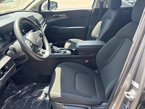 Used 2025 Kia Sportage LX FWD image 27