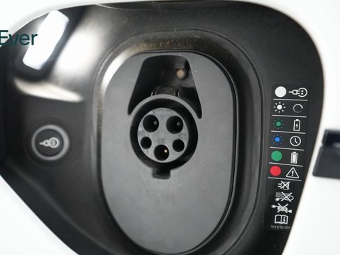 Used 2021 Porsche Taycan 4S image 25