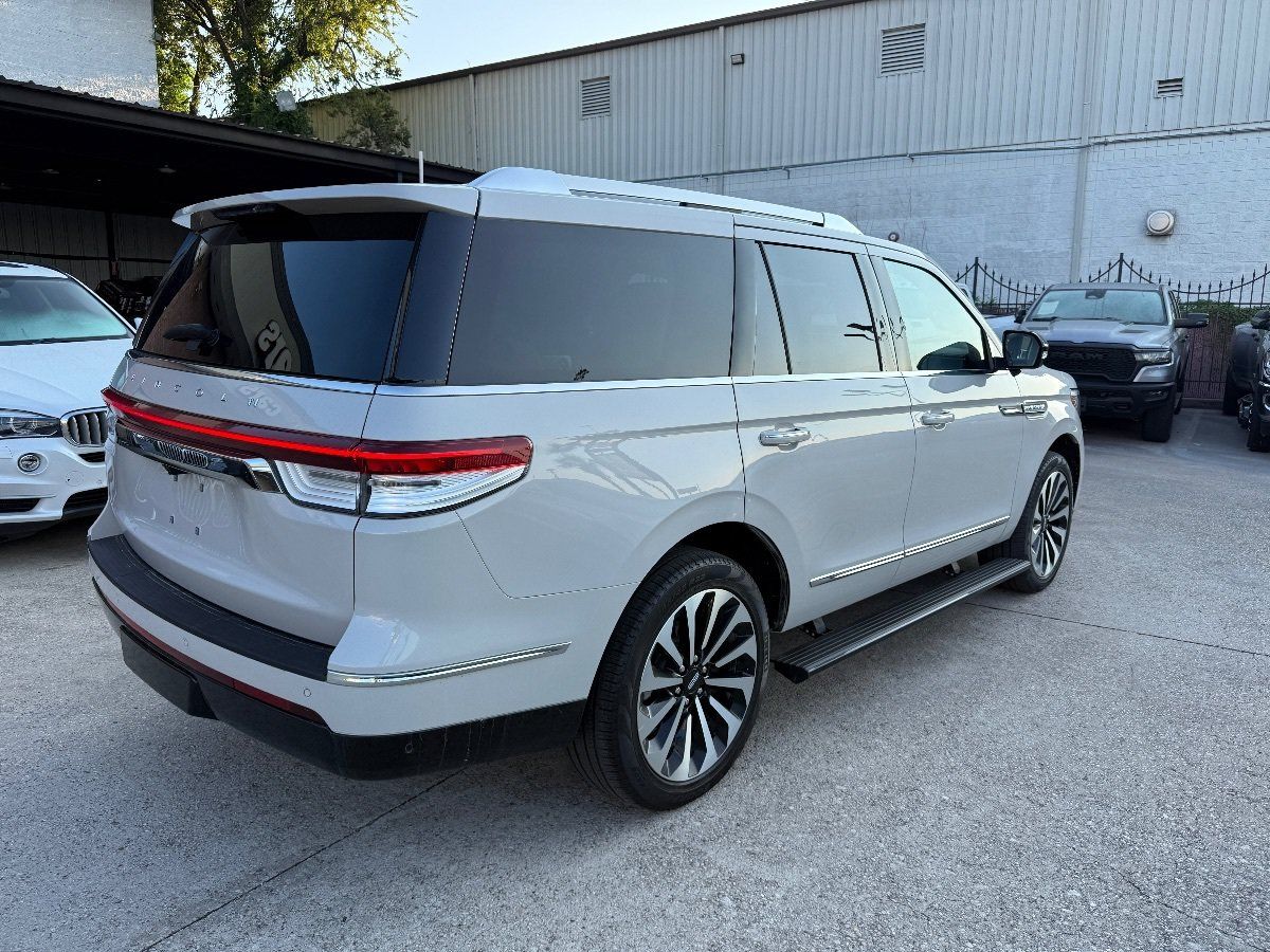 Used 2022 Lincoln Navigator Reserve AWD/4WD image 4