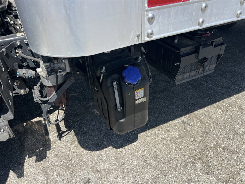 Used 2023 Isuzu NPR RWD image 23