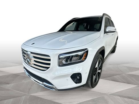 Used 2025 Mercedes-Benz GLB 250 4MATIC w/ Exclusive Package image 4
