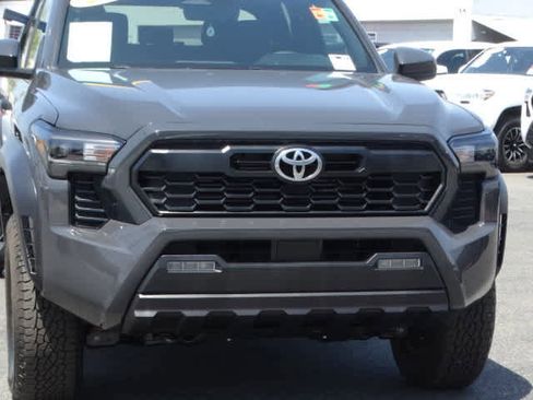 Used 2025 Toyota Tacoma TRD Off-Road AWD/4WD image 4
