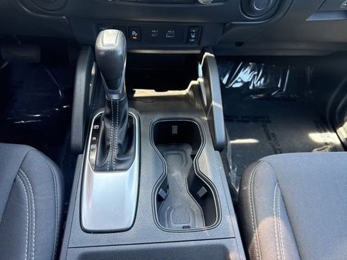 Used 2023 Nissan Frontier SV w/ Technology Package AWD/4WD image 14