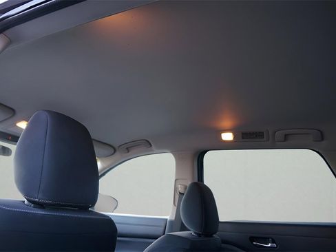 Used 2022 Nissan Pathfinder S image 12