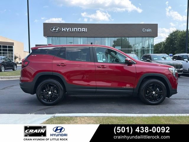Used 2024 GMC Terrain SLE AWD/4WD image 1