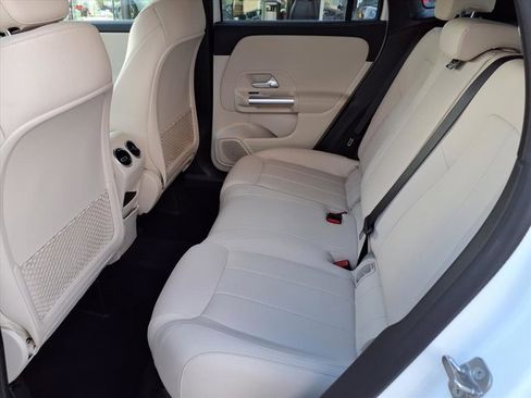 Used 2025 Mercedes-Benz GLA 250 4MATIC image 18