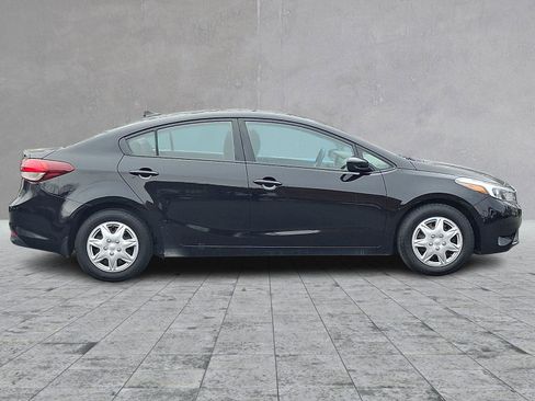 Used 2017 Kia Forte LX image 8
