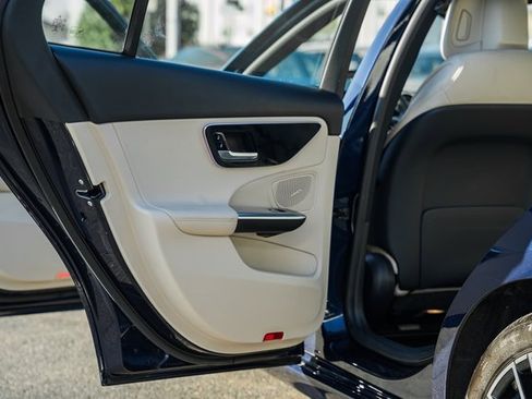 Used 2023 Mercedes-Benz C 300 4MATIC Sedan image 36