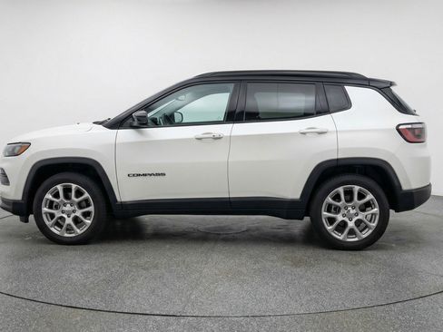 Used 2025 Jeep Compass Limited image 5