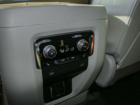 Used 2022 GMC Yukon XL Denali image 27