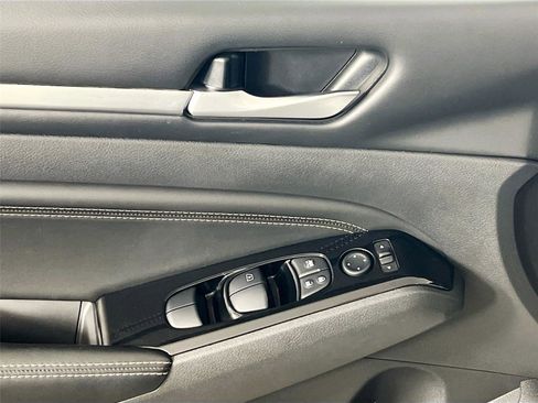 Used 2022 Nissan Altima 2.5 SV w/ SV Premium Package FWD image 17